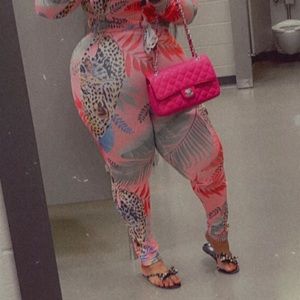 Classy two piece xl very stretchy leggings and top